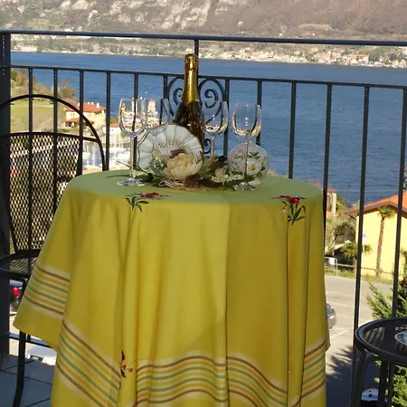 Casa Katty Zweizimmerwohnung Mit Balkon Mit Seeblick